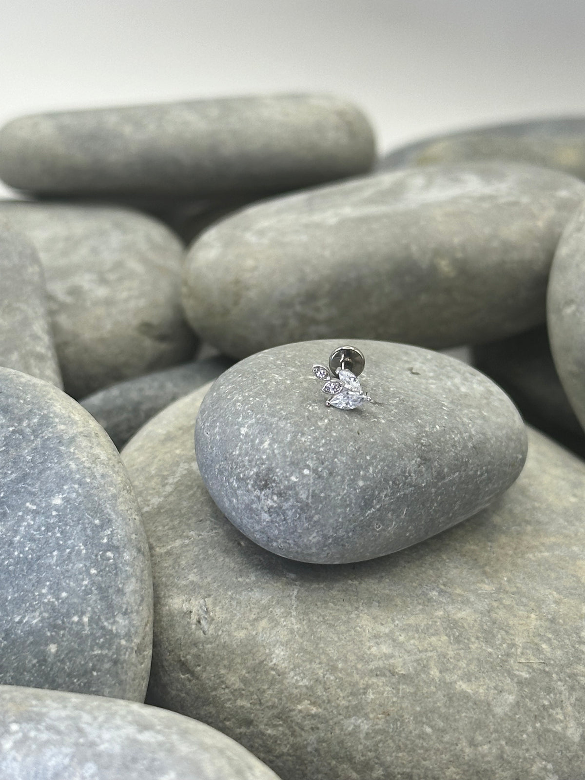 14k White Gold Twinkle Threadless End with Titanium Post